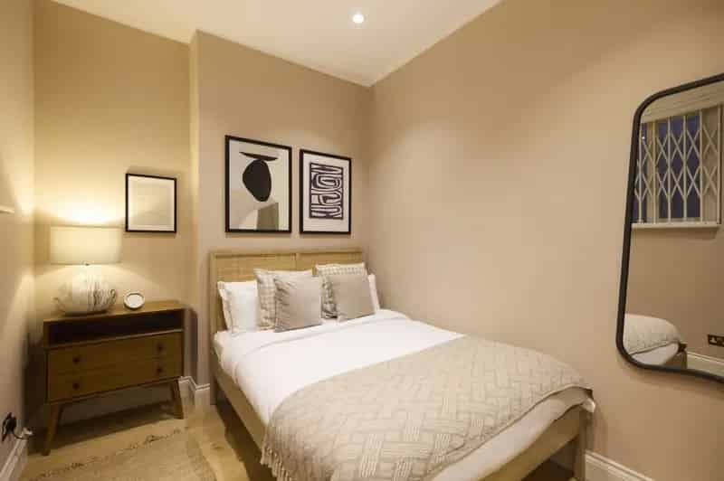 3 Bedroom Flat for Sale Kensington Garden Square
