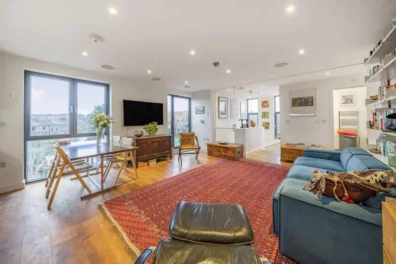Penthouse Apartment Two Double Bedrooms Two Bathrooms Roof Terrace