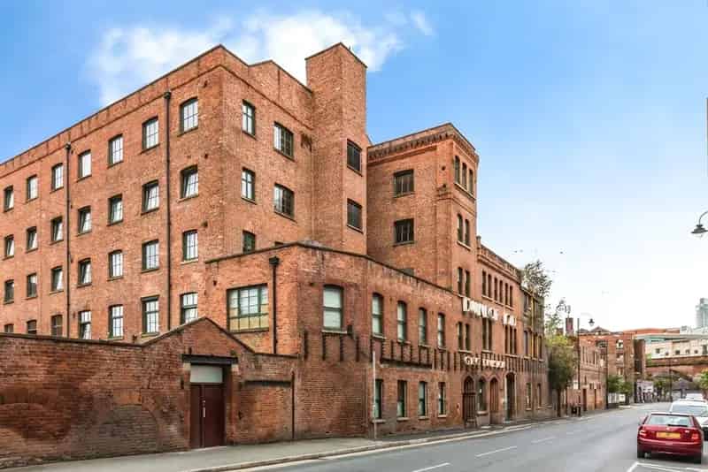 1 Bedroom Furnished Apartment Near Manchester City Centre