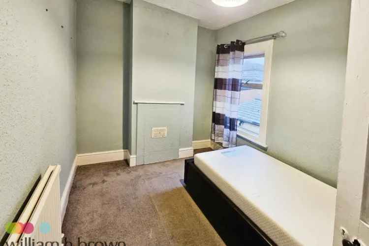 Two Bedroom House Near Town Centre and Train Station