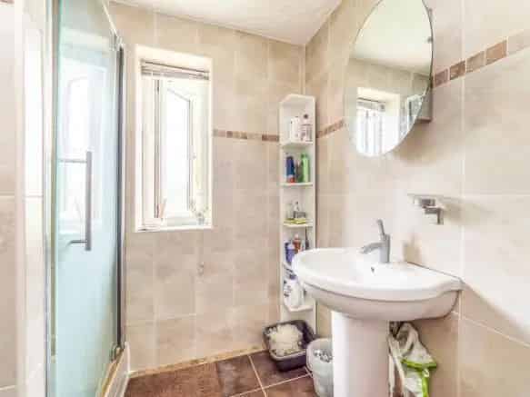 3 Bed House with Garage and Landscaped Gardens