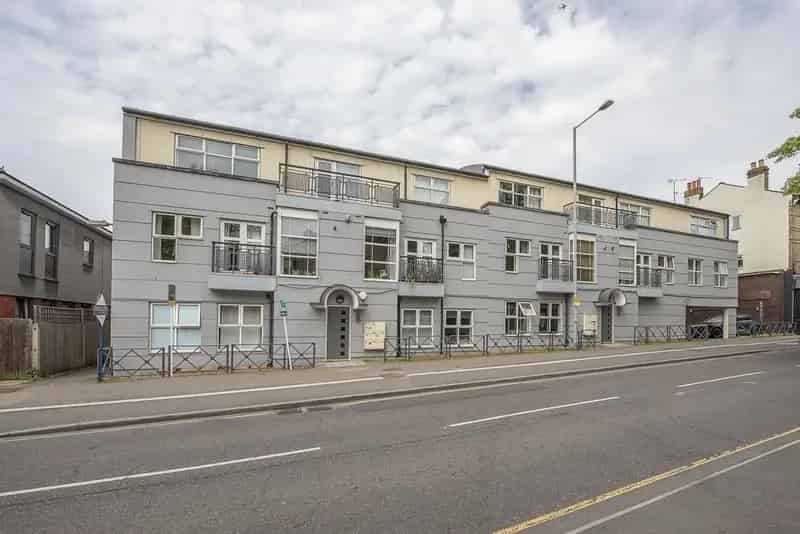 2 Bedroom Apartment to Rent Kingston Hill Near Norbiton Station