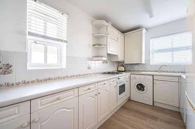2 Bed 2 Bath Flat for Sale Near Finchley and Hendon