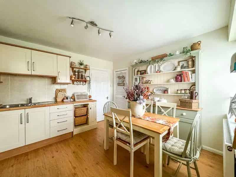 3 Bed Semi-Detached House For Sale