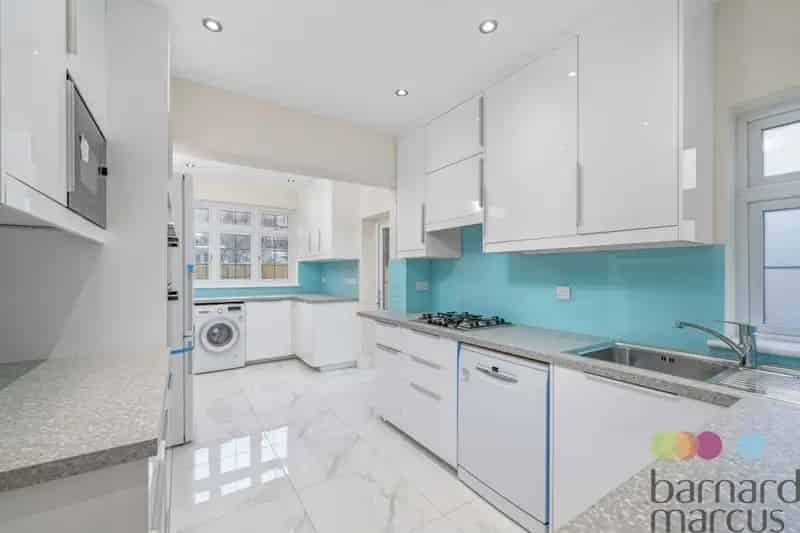 5 Bedroom House Newly Refurbished Zero Deposit Available