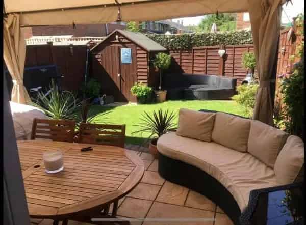 2 Double Bedroom Cotswold House Near Schools and Amenities