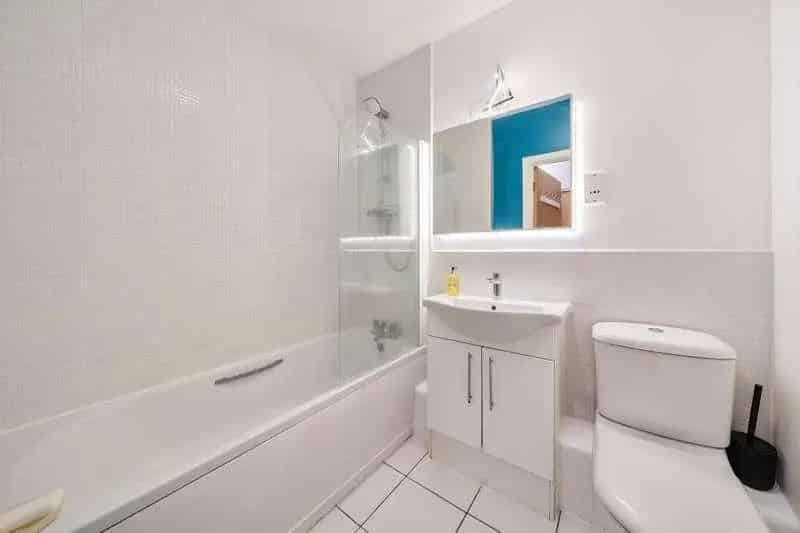 1 Bed Flat for Sale Slough Near Shopping Transport Schools