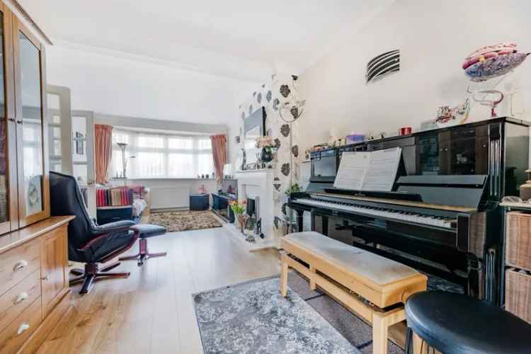 Three Bedroom Extended Family Home Near Schools and Shops