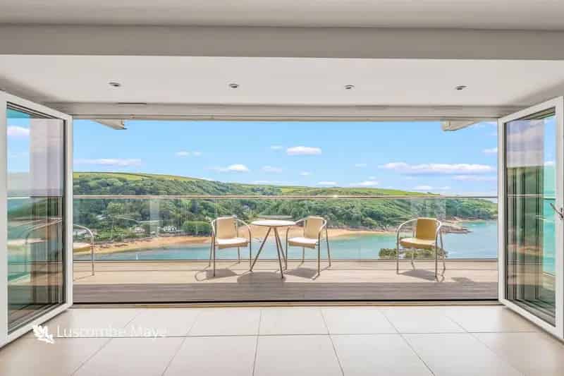 2 Bed House for Sale in Salcombe with Panoramic Sea Views