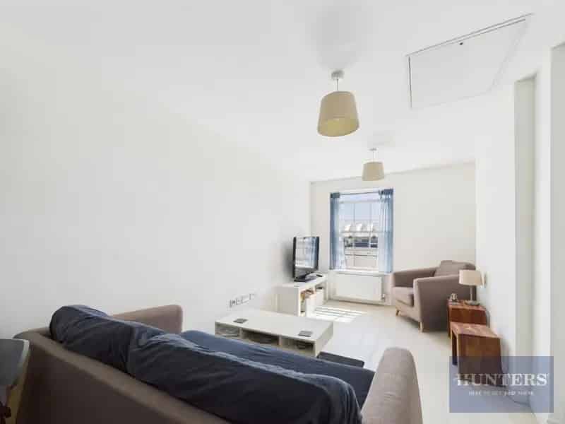 1 Bedroom Furnished Apartment Cheltenham Town Centre