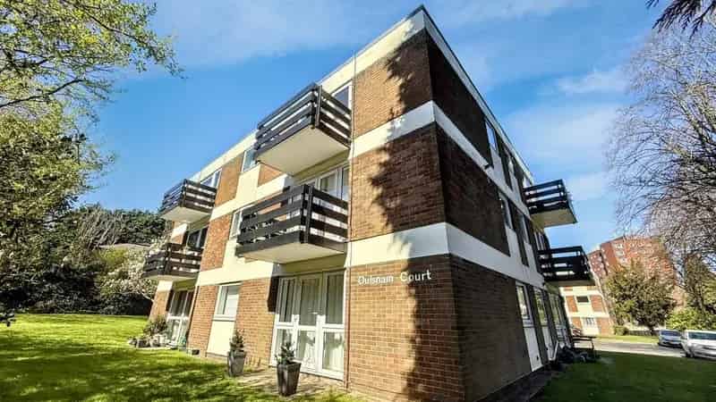 2 Bedroom Flat for Sale in Moseley Wake Green Park