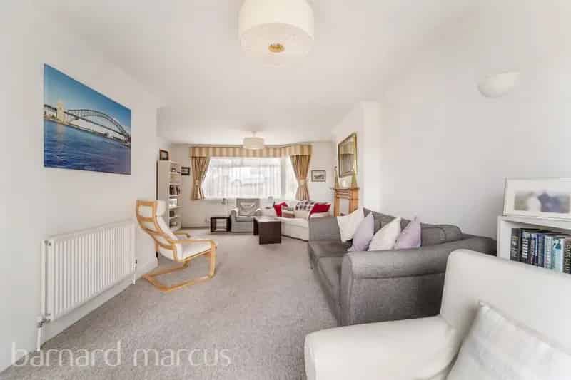 4-Bedroom Semi-Detached House with Breathtaking Views