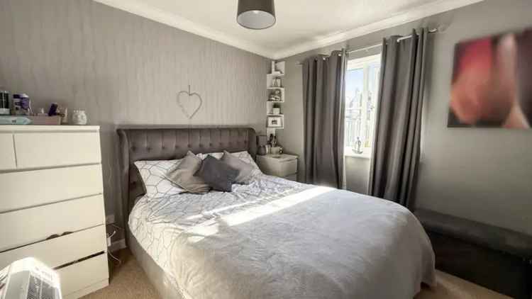2 Bedroom Ground Floor Apartment For Sale in Westbury