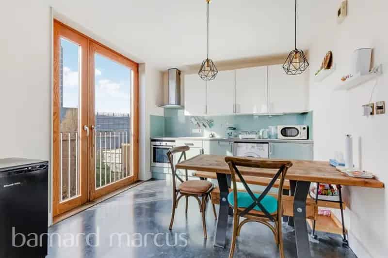 One Double Bedroom Apartment Wandsworth Communal Garden Lift Bike Storage