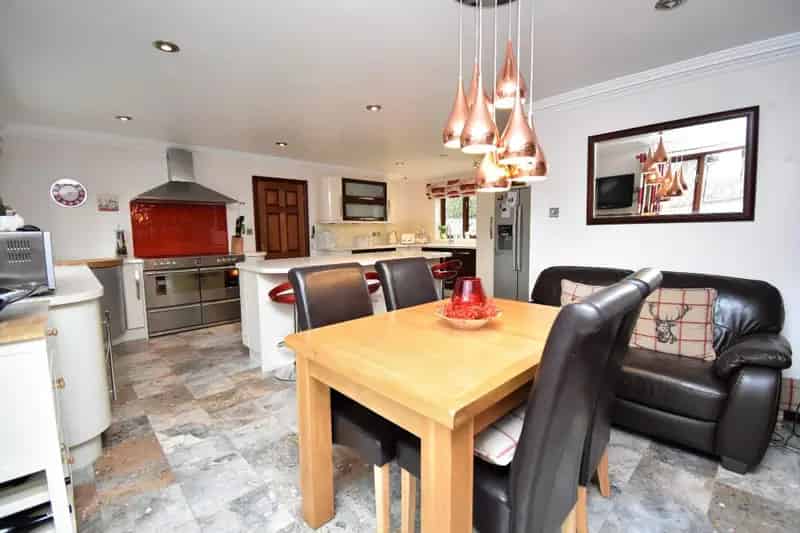 5 Bed Family Home with Hot Tub and High-End Finishes