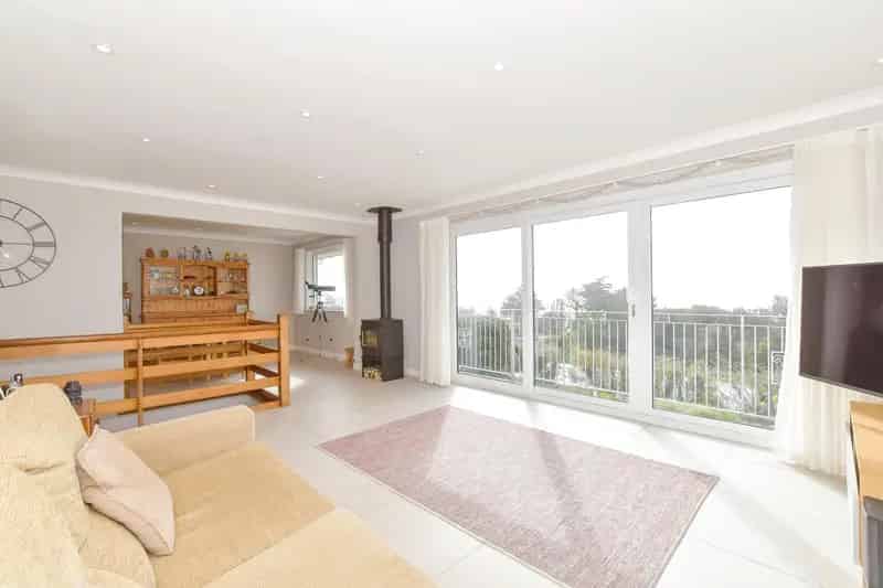 4 Bedroom Detached House with Sea Views Ventnor Isle of Wight