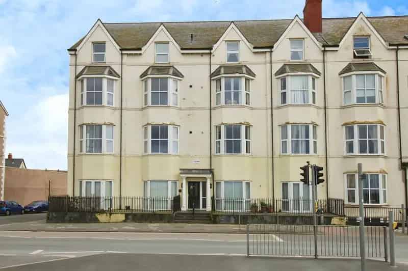 2 bedroom  Flat for sale, Rhyl, Denbighshire, LL18