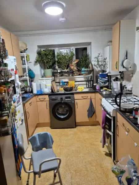 2-Bedroom Apartment Near Schools Balcony Quiet Green Area