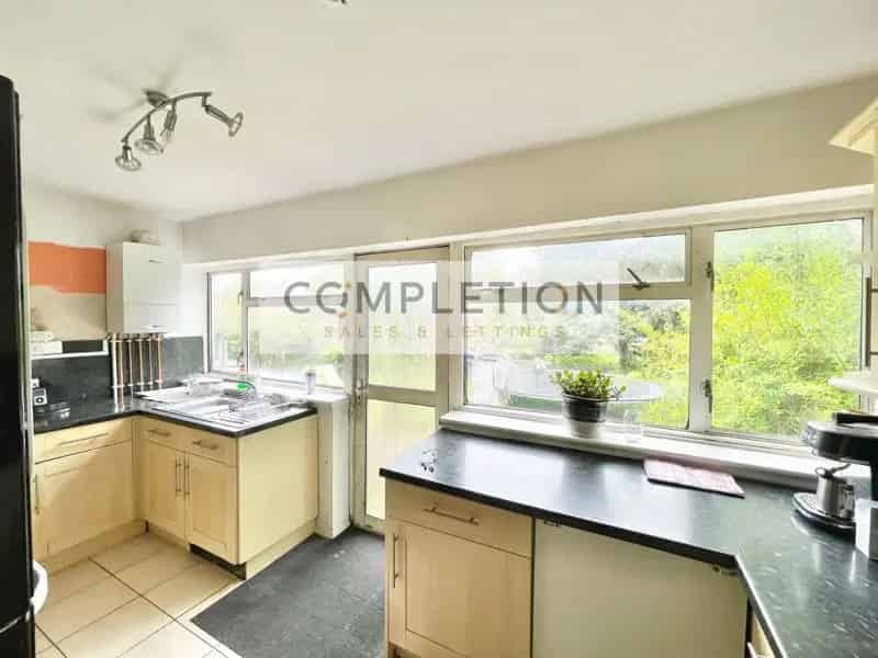 3 Bedroom End of Terrace House to Rent