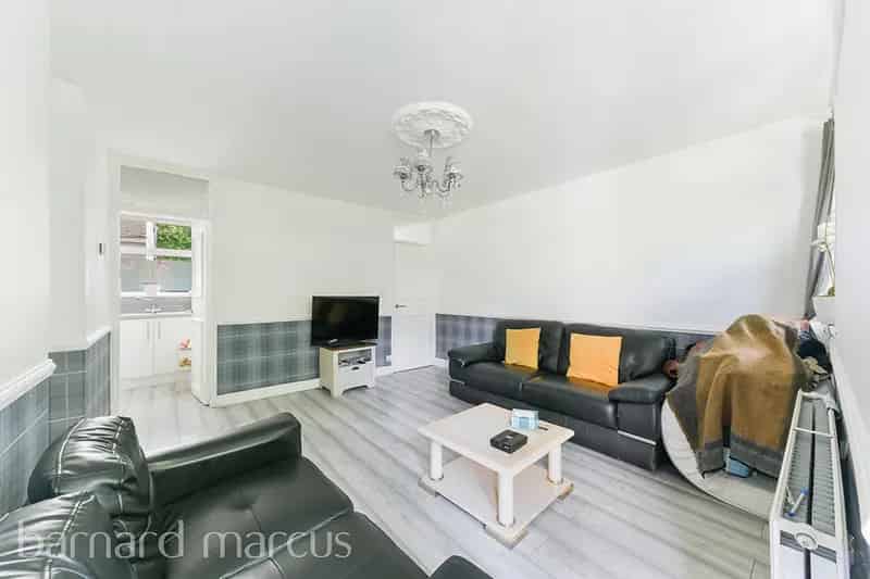 Stylish One Bedroom Apartment Near Excellent Bus Links Zero Deposit Guarantee