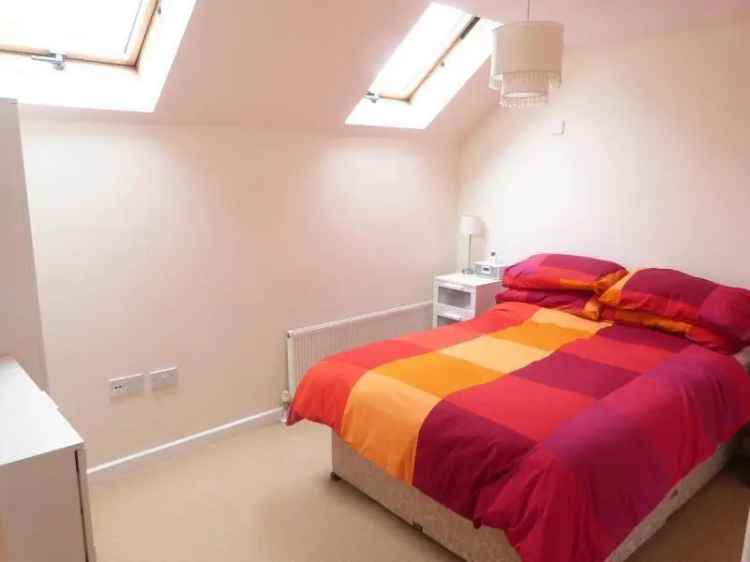 2 Bedroom Apartment Near Brentwood High Street Station