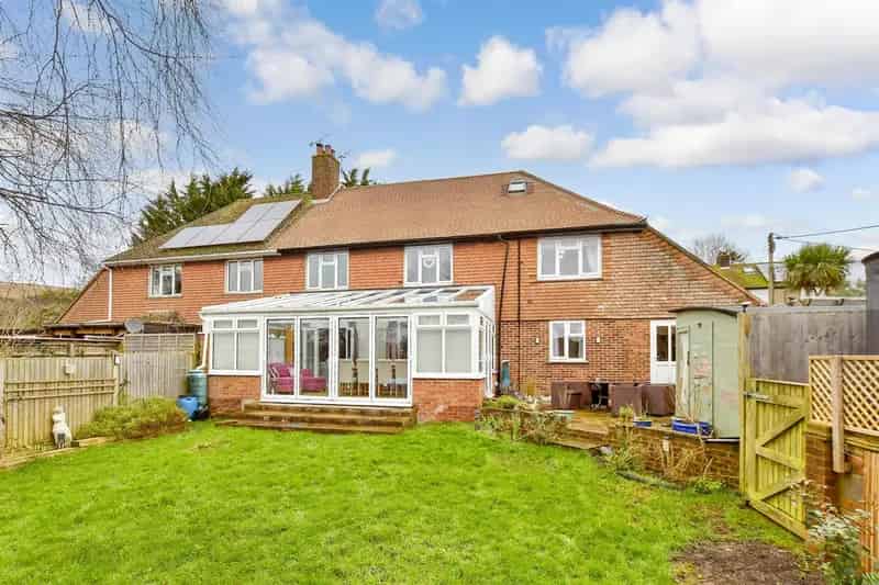 5 Bedroom Semi Detached House For Sale With Large Garden and Driveway