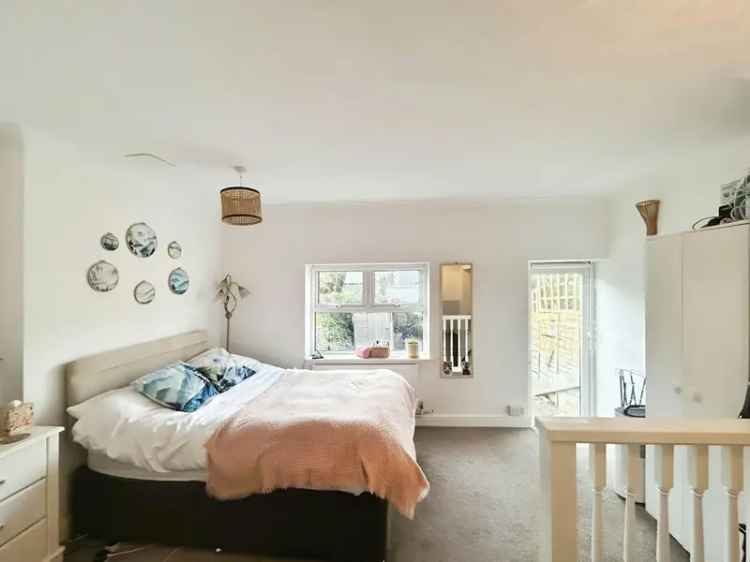 One Bedroom Maisonette Freehold Near Amenities