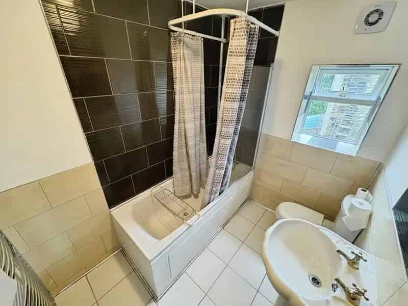 4 Bedroom House to Rent Brighouse West Yorkshire HD6