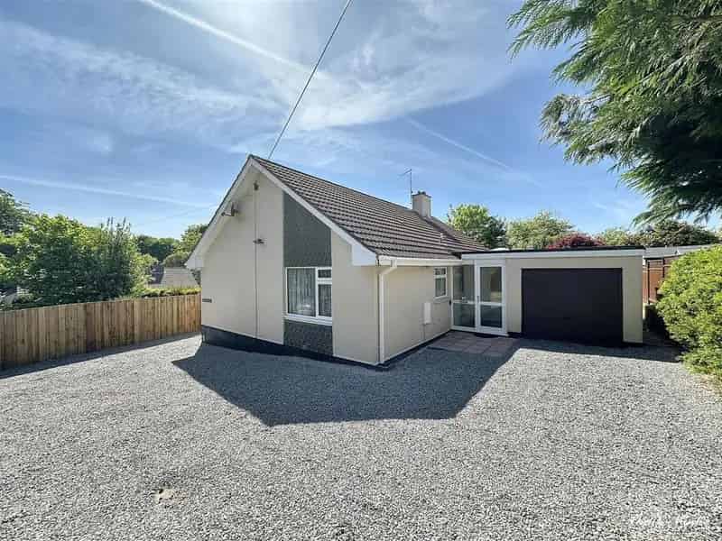 3 bedroom detached bungalow for sale
