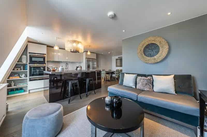 3 Bedroom Penthouse near Buckingham Palace