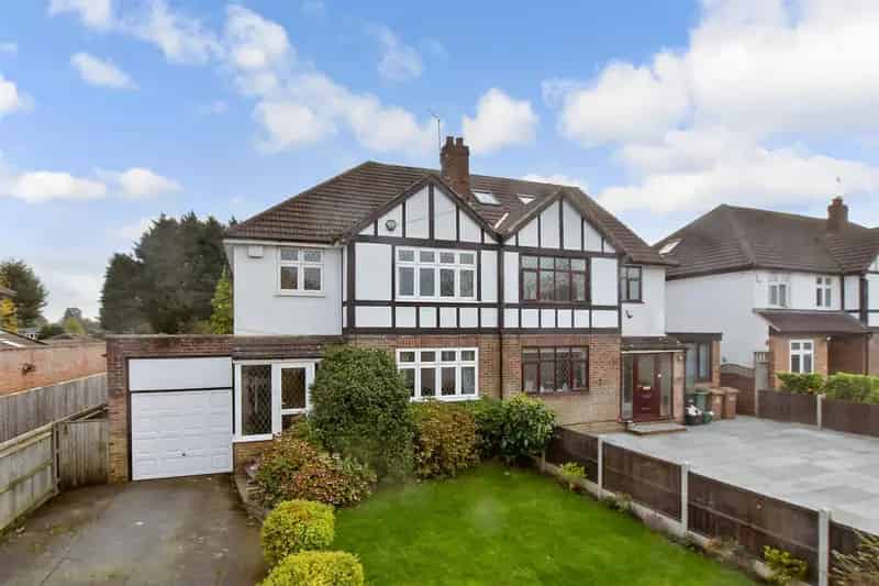 3 Bedroom Semi-Detached House for Sale Near Popular Schools