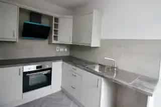 Refurbished 2 Bed Duplex Apartment Town Centre