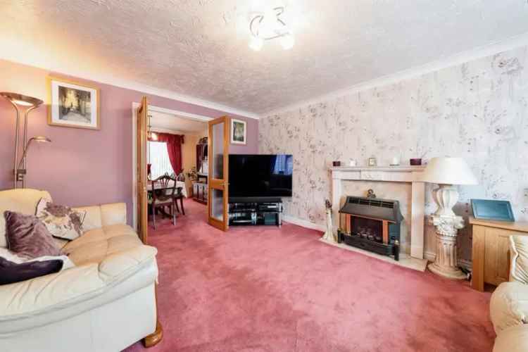 Four Bedroom Detached House with Log Cabin and Hot Tub