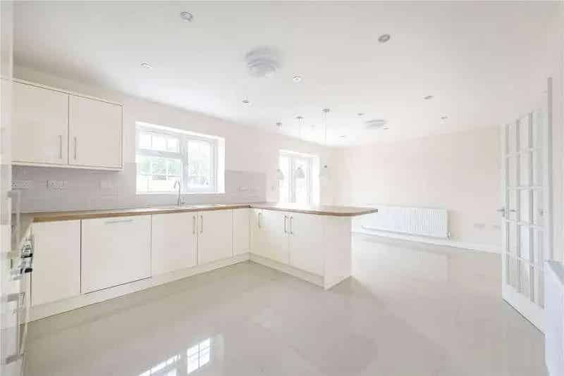 4 Bed Detached House For Sale Near Newport Town Centre