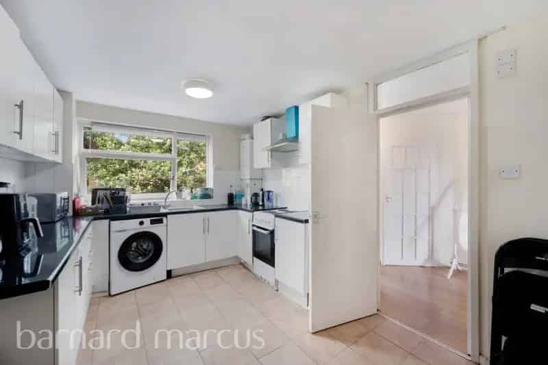 Three Double Bedroom Duplex Apartment Near Southfields Tube