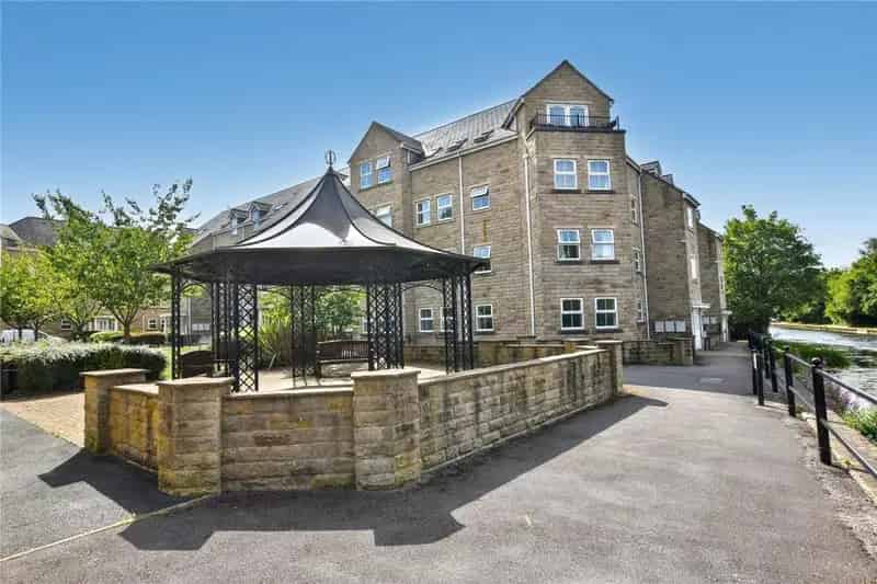 3 Bedroom Duplex Apartment for Sale Near Apperley Bridge Train Station