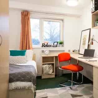 4 Rooms 56 m² House Birmingham Room for Rent