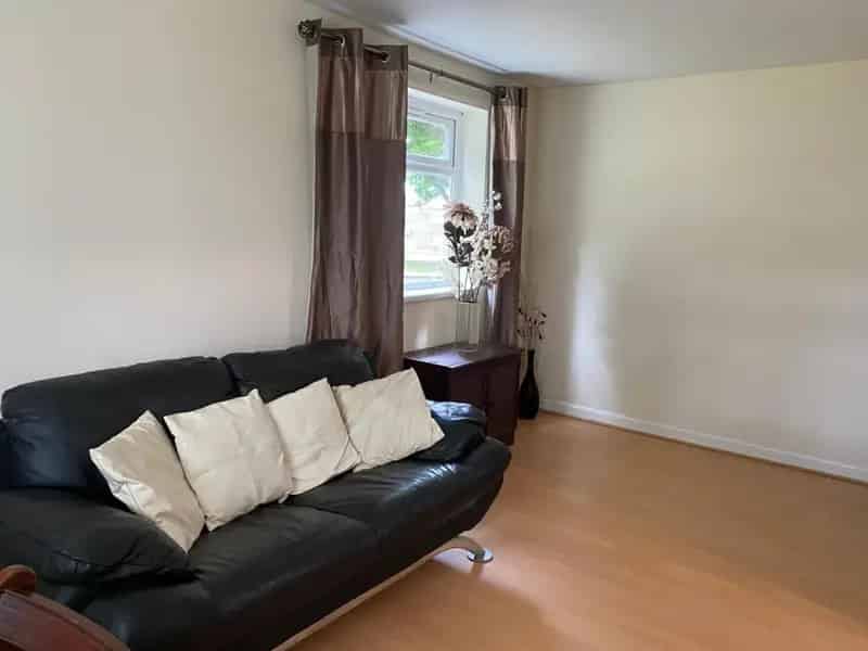 2 Bedroom Flat To Let - Fully Furnished