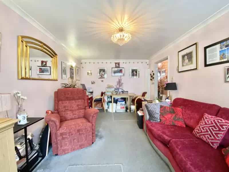 1 Bedroom Flat for Sale in Hayes, Middlesex