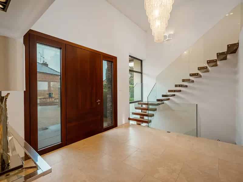 6 Bedroom Detached House with Pool and Cinema Room