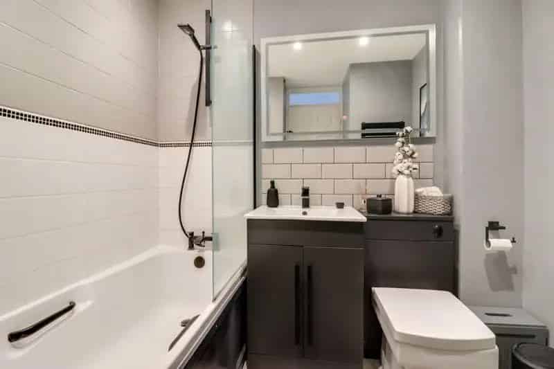 2 Bed House for Sale in South Ascot - Freehold - Charters School Catchment
