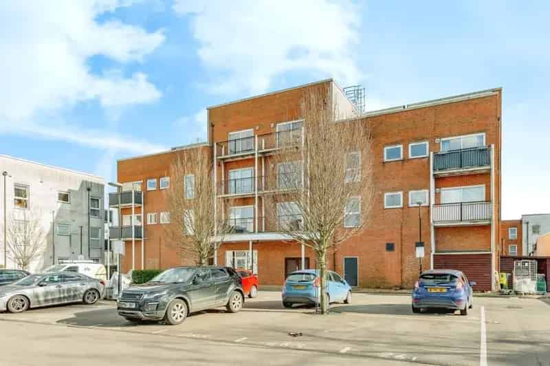 2 Bed Apartment with Private Terrace and Hot Tub