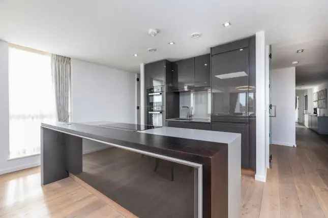 Flat for sale in Farm Lane, London SW6