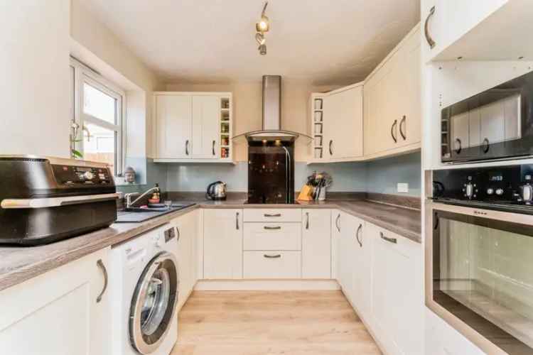 Four Bedroom Detached House Irthlingborough Driveway Parking Garage Garden