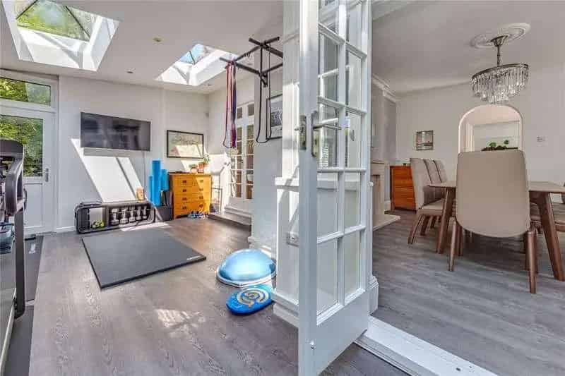 5 Bed House for Sale Aldenham Avenue