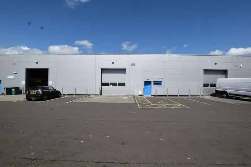 Modern Industrial Unit Stirling 2423 sq ft Workshop Roller Shutter Door