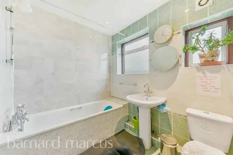 Three Bedroom Family Home Near Norbury Station