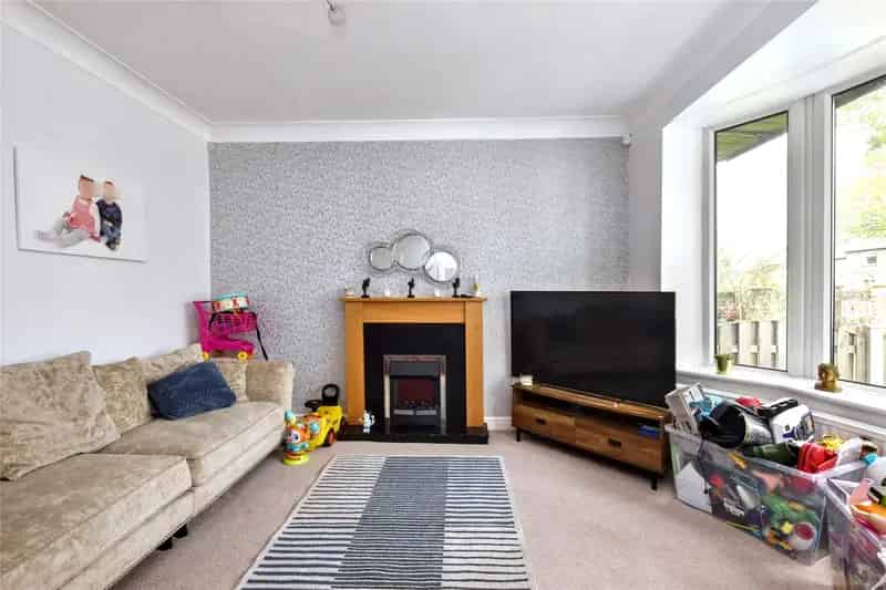 3 Bedroom Semi Detached House Tyersal