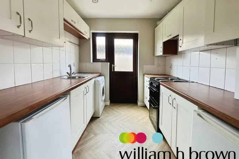 2 Bed Ground Floor Maisonette  Quiet Cul De Sac  Private Garden Parking