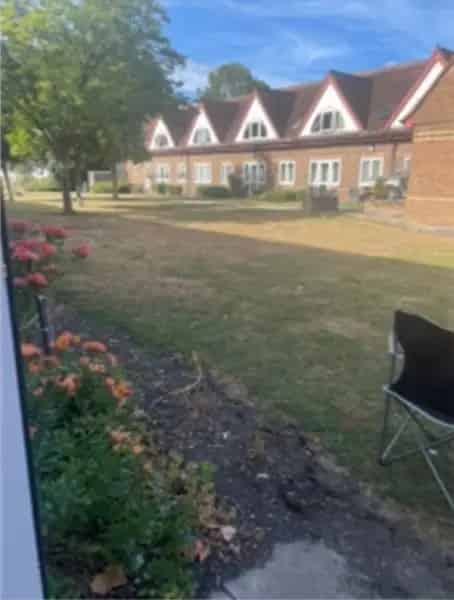Wheelchair Accessible 2 Bed Flat Near Beckon Station